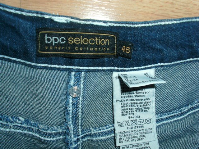 Caprijeans von bpc selection, blau mit Knöpfen, Gr. 46