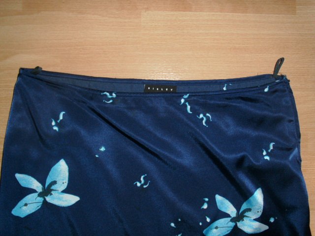 Rock von Sisley, blau mit Blüten, Gr. 42