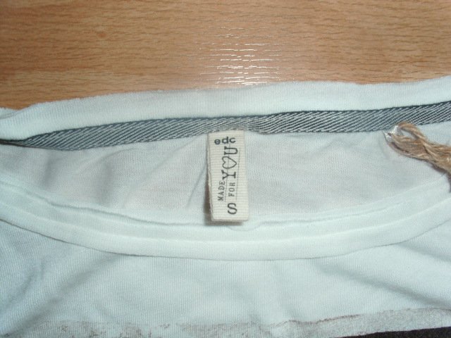 T-Shirt von edc, wollweiß mit Motiv, Gr. S mit Etikett