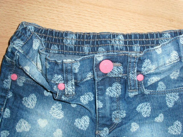 Jeansshorts von Kiki & Koko, blau mit Motiven, Gr. 110