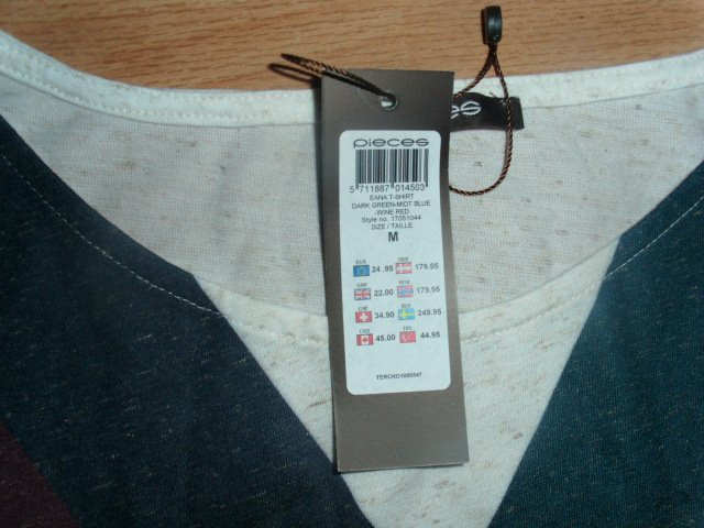 T-Shirt von Pieces, wollweiß mit Motiv, Gr. M mit Etikett