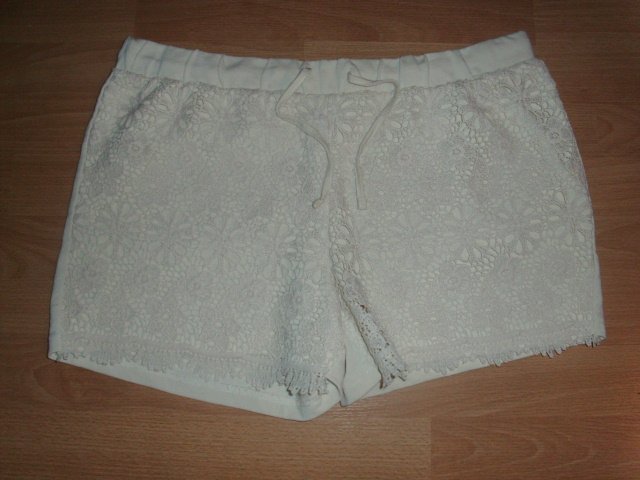 Kurze Hose von Esmara, hellbeige mit Spitze, Gr. 42/44