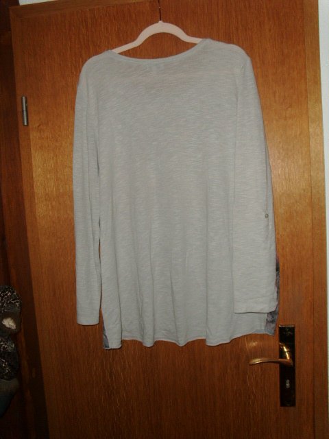 Langarmshirt von Gina Laura, hellgrau mit Motiven, Gr. 50/52