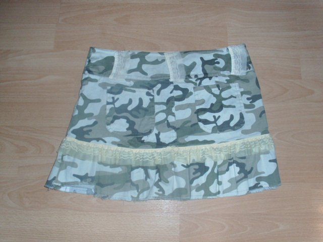 Rock, camouflage, mit Spitze, Gr. 40