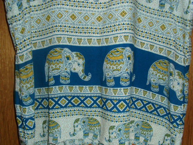 Top, blau-beige, mit Elefanten, Gr. 42