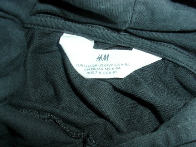 Hoodie von H&M, dunkelgrau mit Schriftzug, Gr. 122