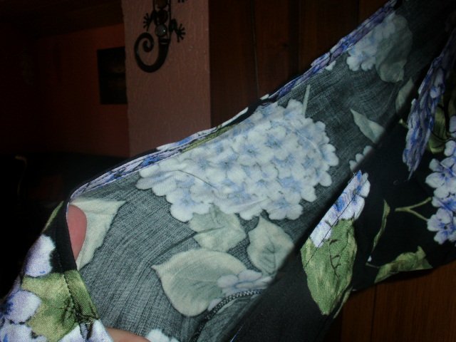 Blusenjacke von Minkpink, schwarz mit Motiv, Gr. 44/46 mit Etikett