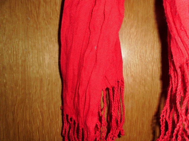 Schal, rot im Knitterlook