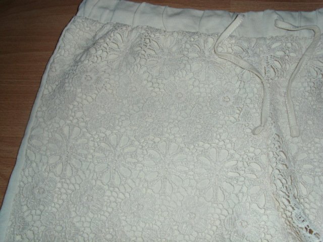 Kurze Hose von Esmara, hellbeige mit Spitze, Gr. 42/44