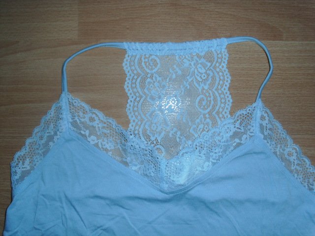 Top von Heine, hellblau mit Spitze, Gr. 40