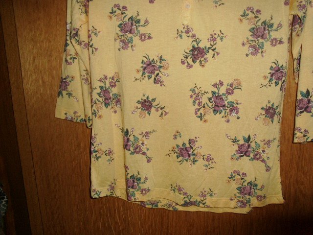 Langarmshirt von Lascana, gelb mit Blumen, Gr. 42