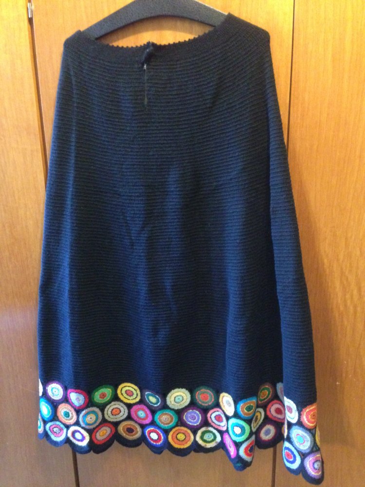 True Vintage Rock maxi gehäkelt handmade schwarz bunt 70s S-M