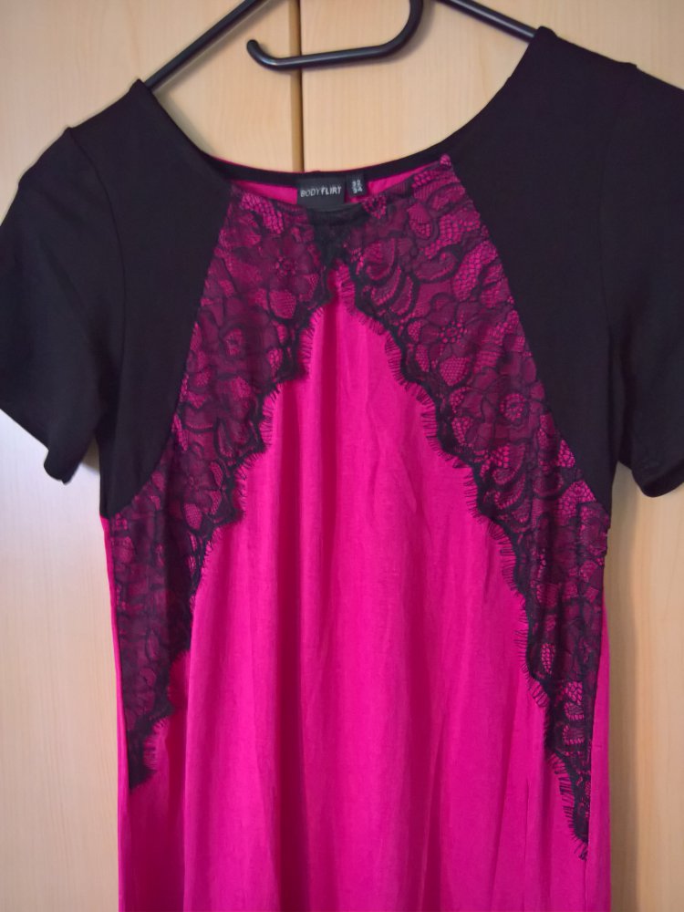 ungetragenes Kleid Gr. 32/34 (XS) schwarz pink