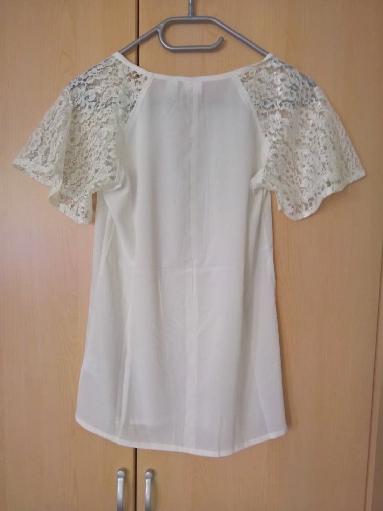 ungetragenes wollweißes Blusenshirt Gr. 34