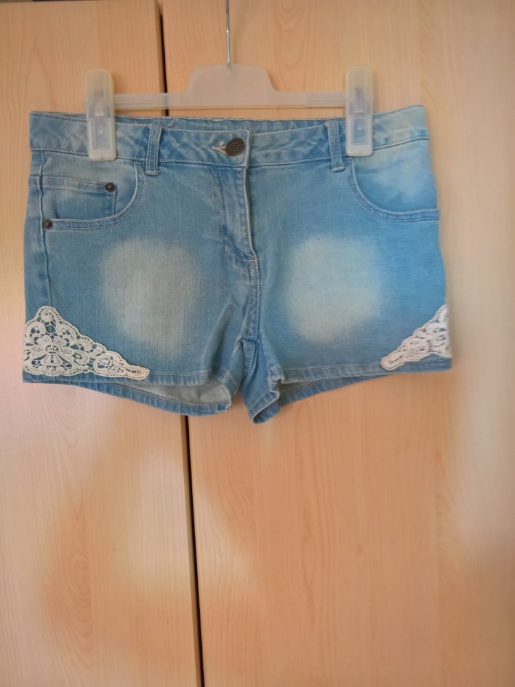 kurze Jeans-Shorts XS 34 hell mit Spitze