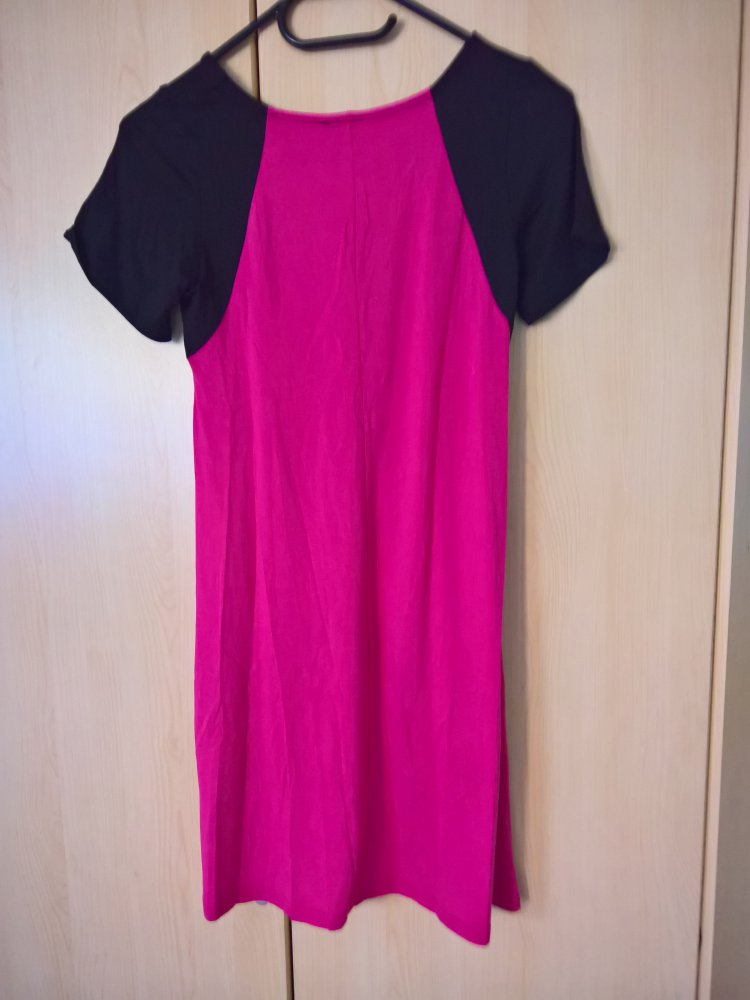 ungetragenes Kleid Gr. 32/34 (XS) schwarz pink