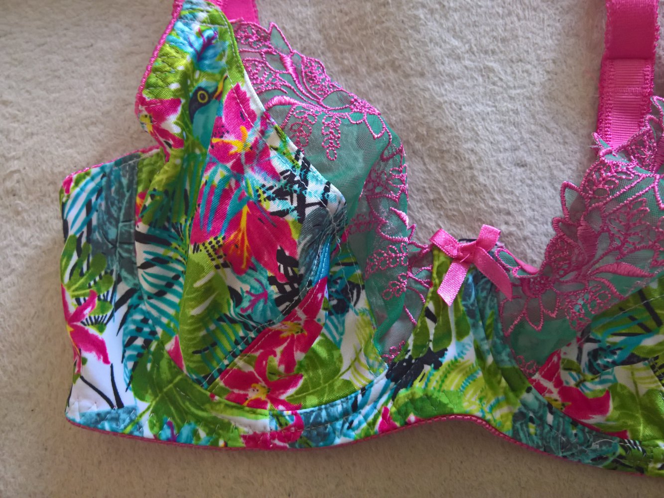 ungetragener bunter BH Gr. 70C