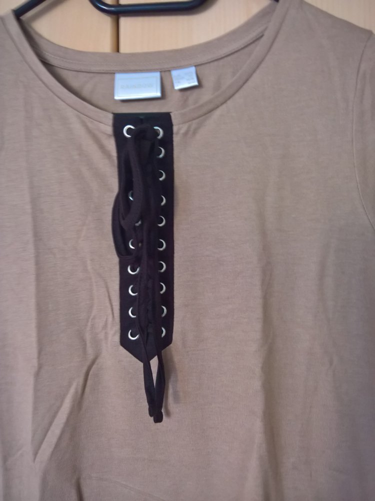 neues Shirt mit Schnürung vorne Gr. 32/34