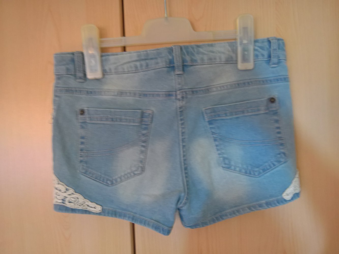 kurze Jeans-Shorts XS 34 hell mit Spitze