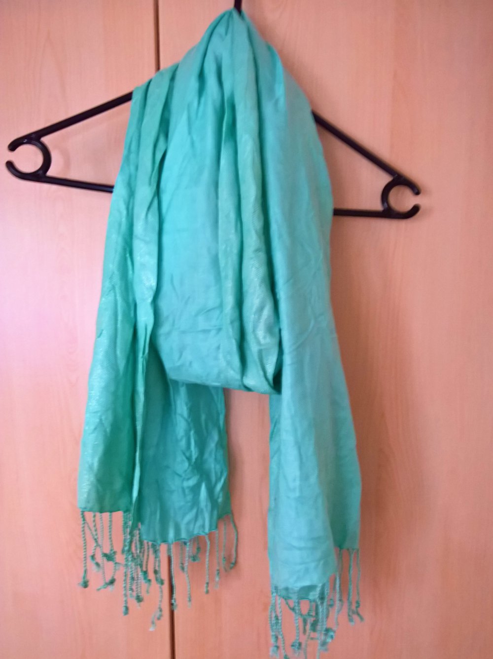 ungetragener Schal, türkis/mint schimmernd