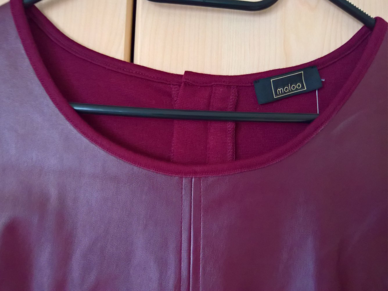 neues Shirt mit Kunstleder vorne bordeaux Gr. 34 (hoher Neupreis!)