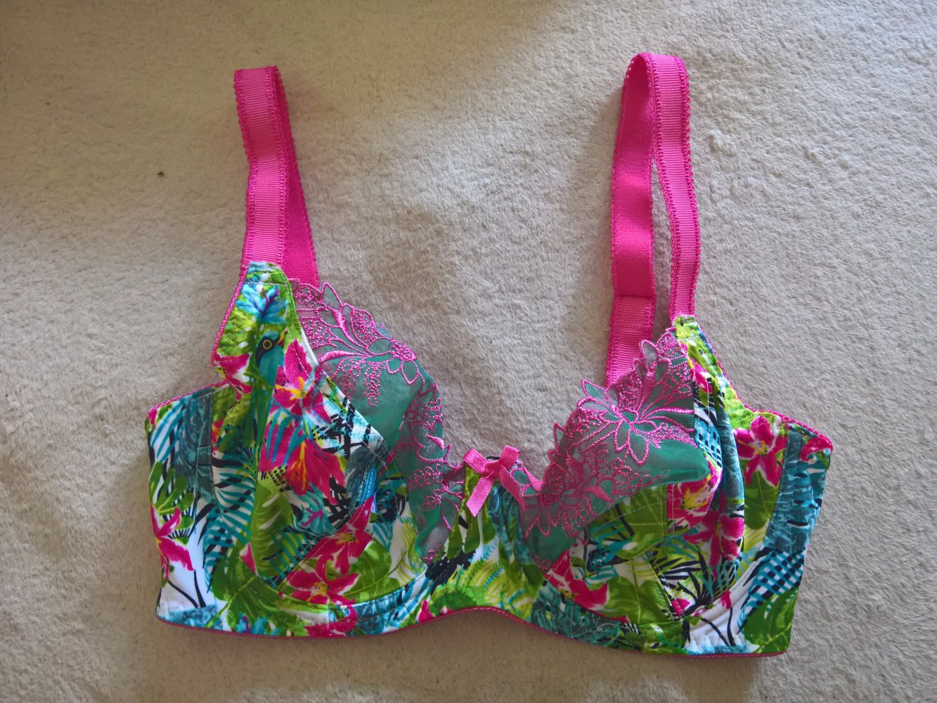 ungetragener bunter BH Gr. 70C