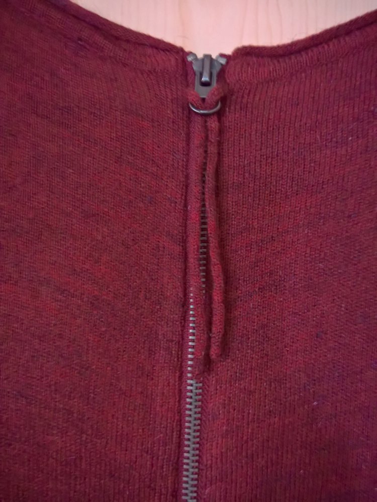 ungetragener roter Pulli Gr. S mit Reißverschluss am Rücken von Vero Moda