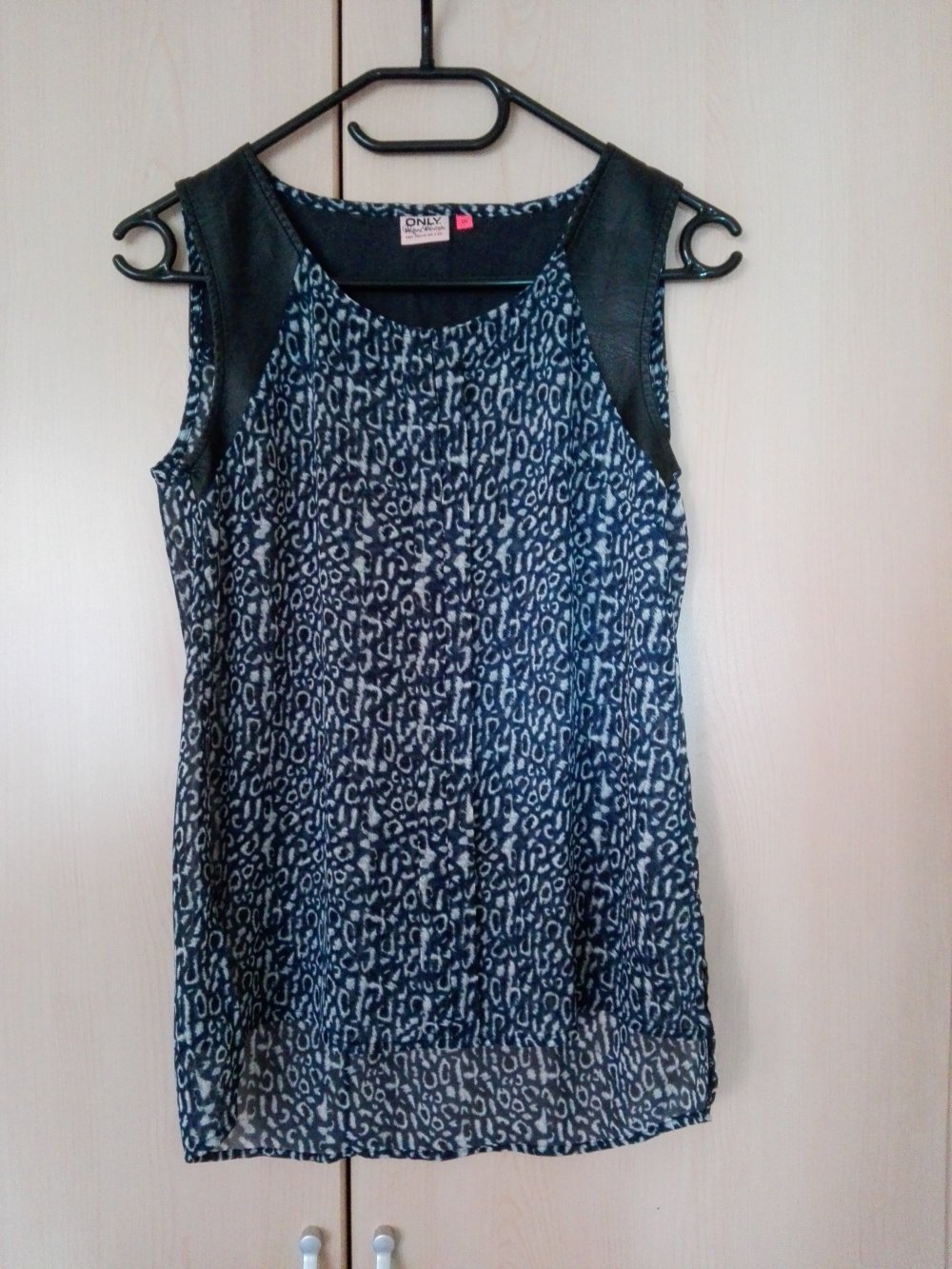 Blusentop Gr. 36 mit Kunstleder-Details von Only