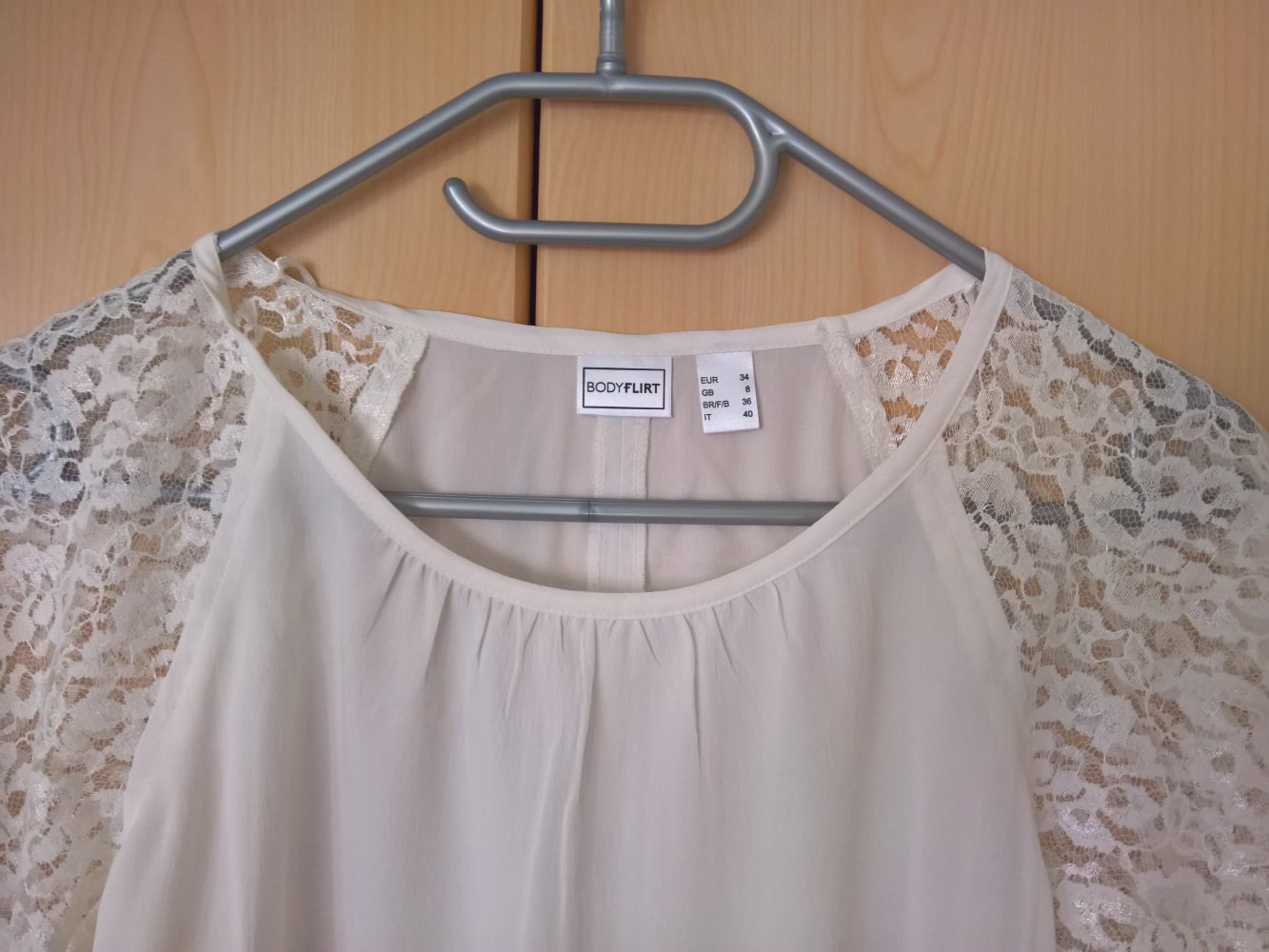 ungetragenes wollweißes Blusenshirt Gr. 34