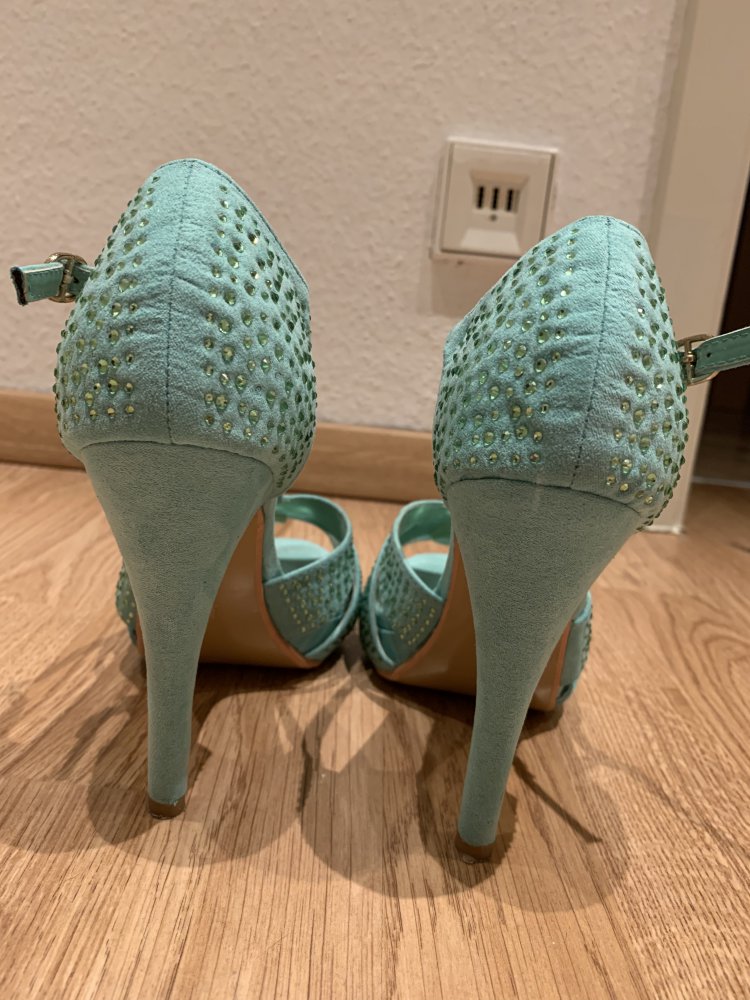 Neuwertige Sandaletten türkis 