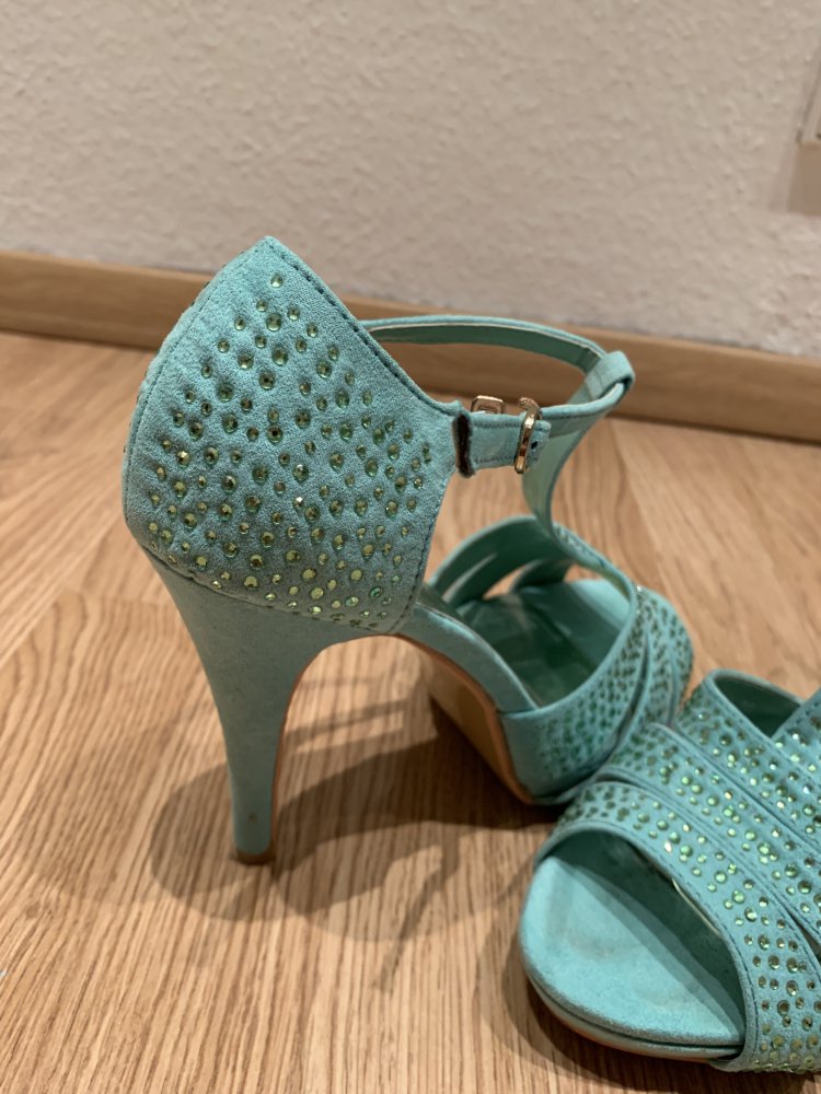 Neuwertige Sandaletten türkis 