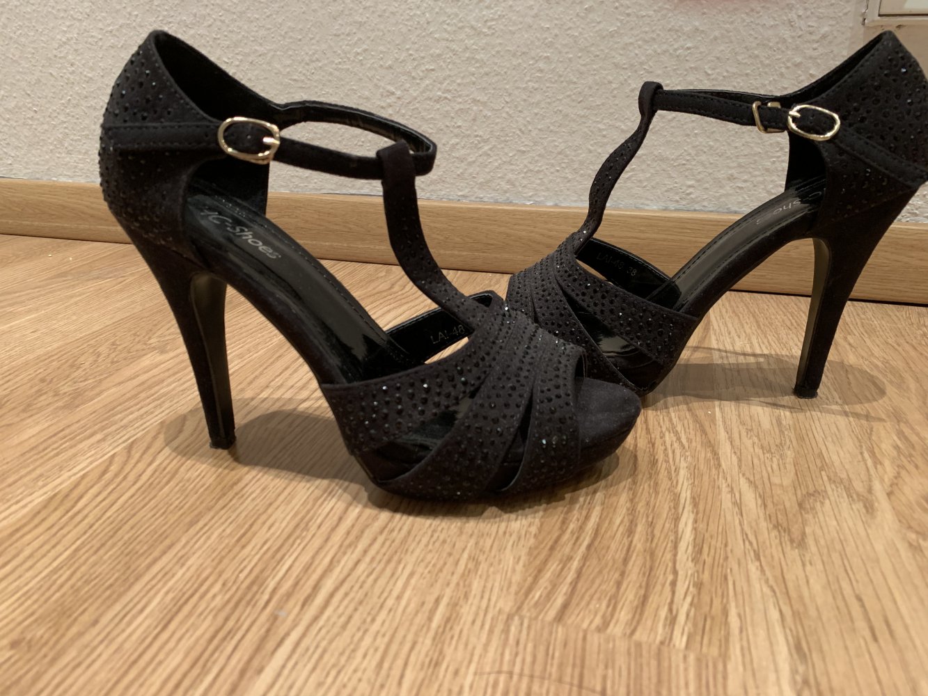 Neuwertige Sandaletten schwarz 