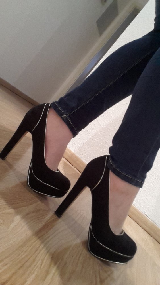 Schwarzgoldene Pumps