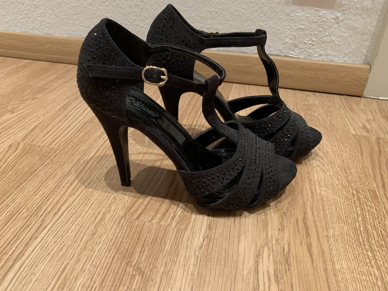 Neuwertige Sandaletten schwarz 