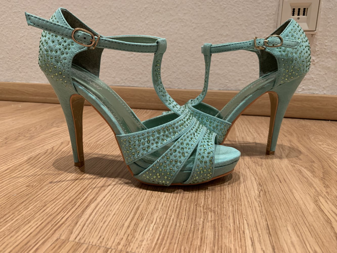 Neuwertige Sandaletten türkis 