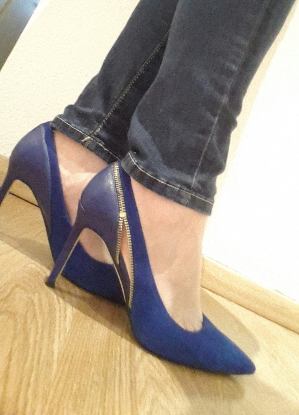 Schöne Pumps mit Reißverschlussoptik