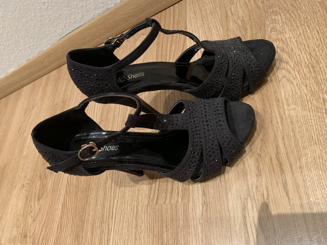 Neuwertige Sandaletten schwarz 