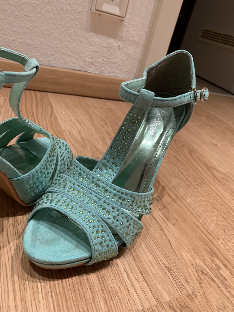 Neuwertige Sandaletten türkis 