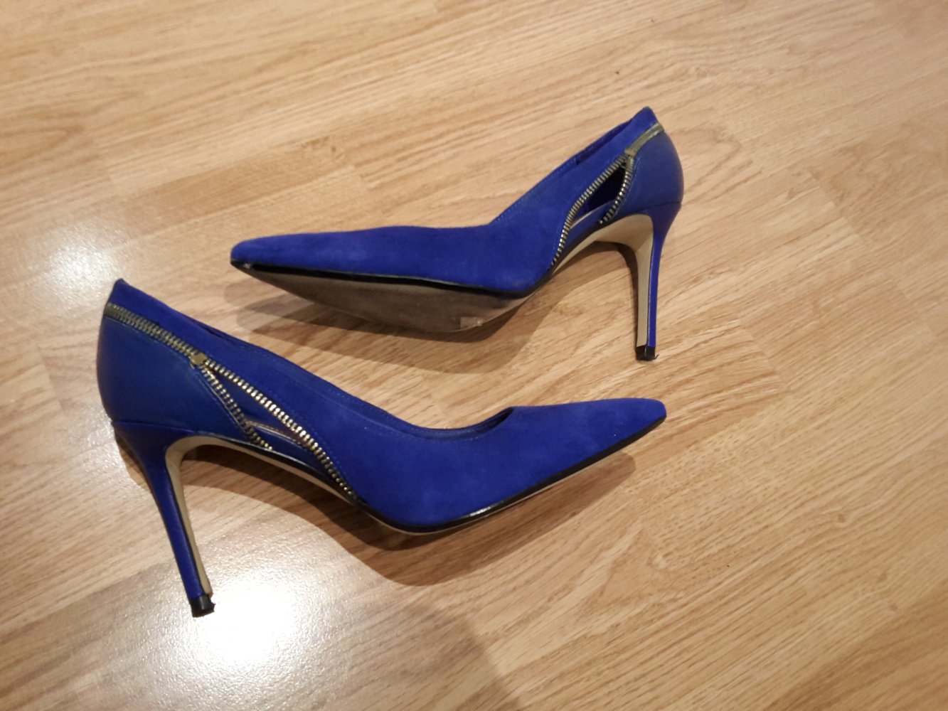 Schöne Pumps mit Reißverschlussoptik