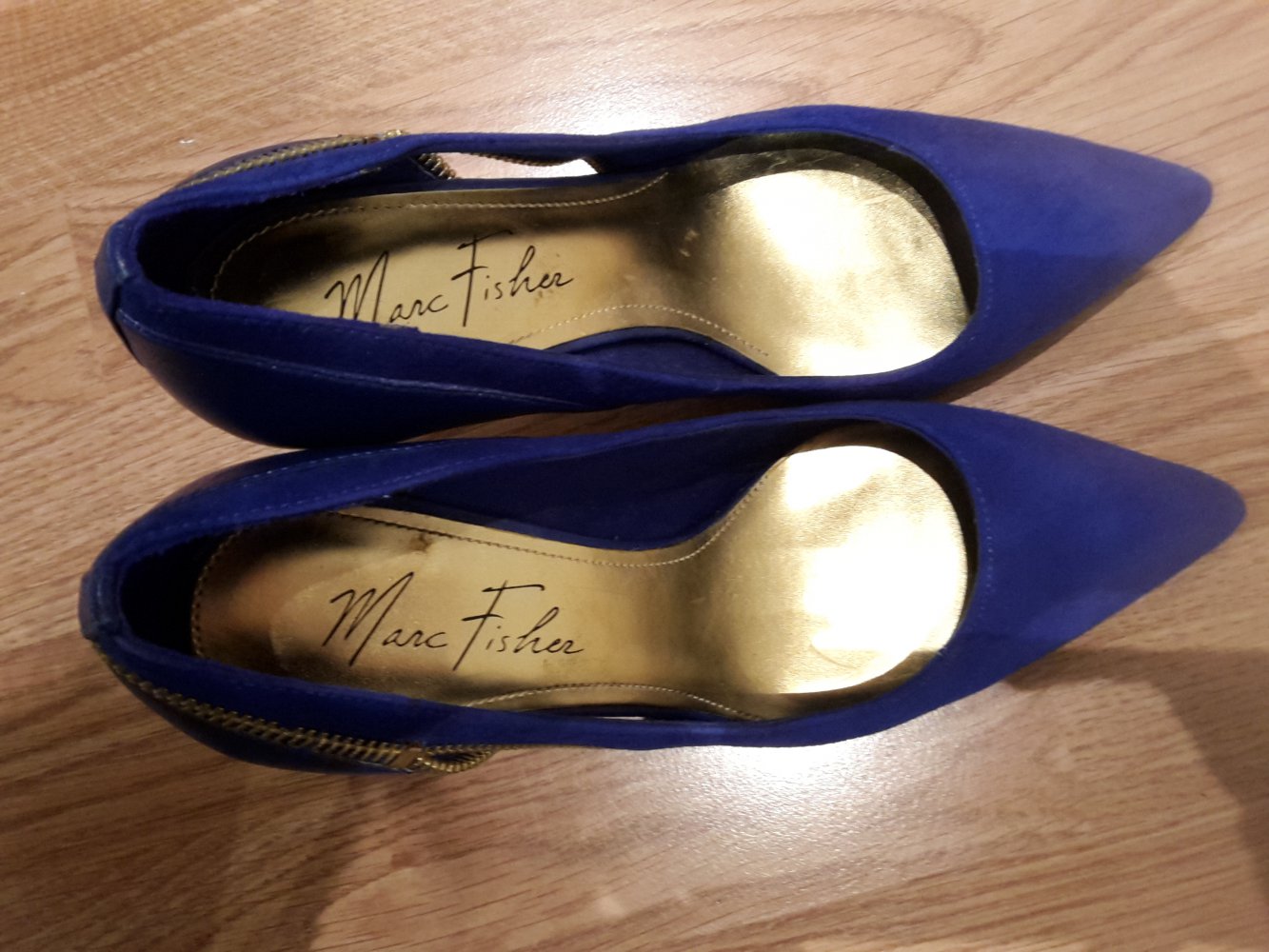 Schöne Pumps mit Reißverschlussoptik