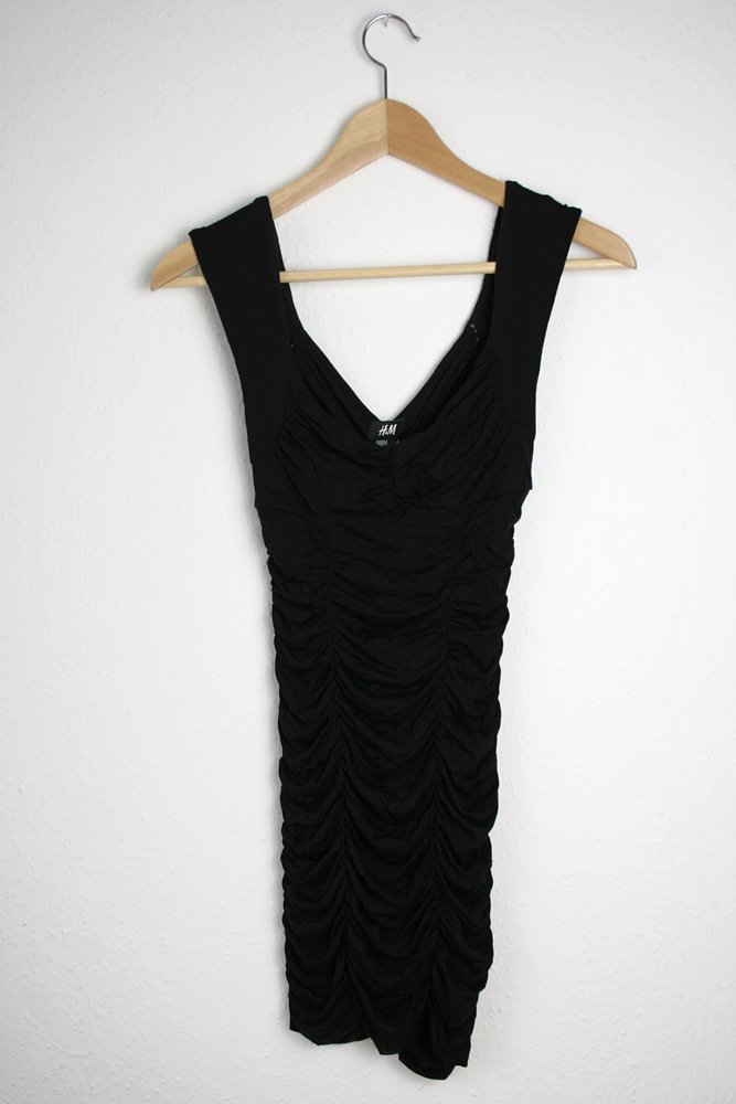 Kurzes schwarzes Kleid