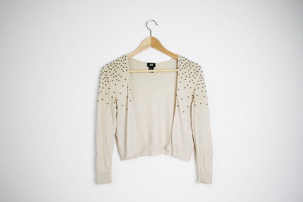 Beiger kurzer Cardigan