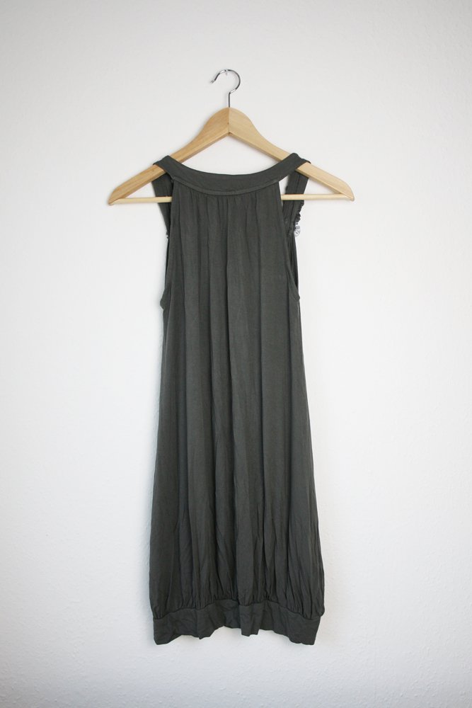 Graues Kleid