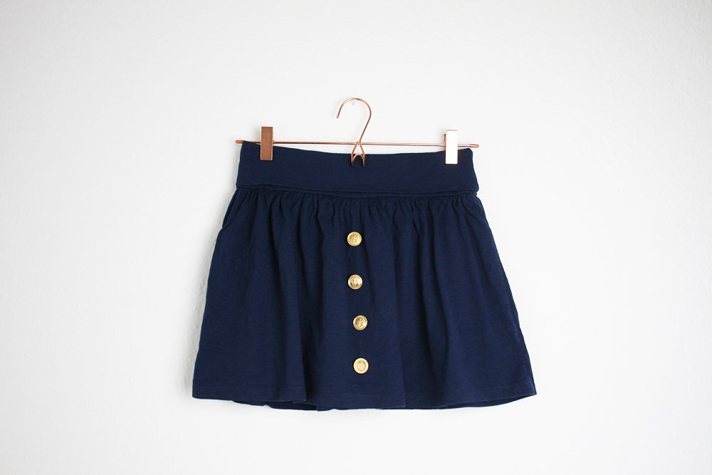 Süßer Rock im Marinestil