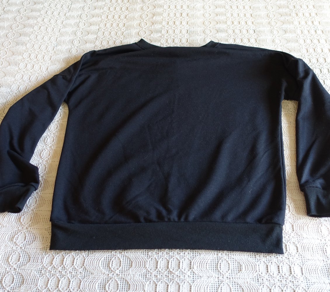 Sweatshirt, Gr. S/M bzw. ca. Gr. 36/38, schwarz mit Aufdruck