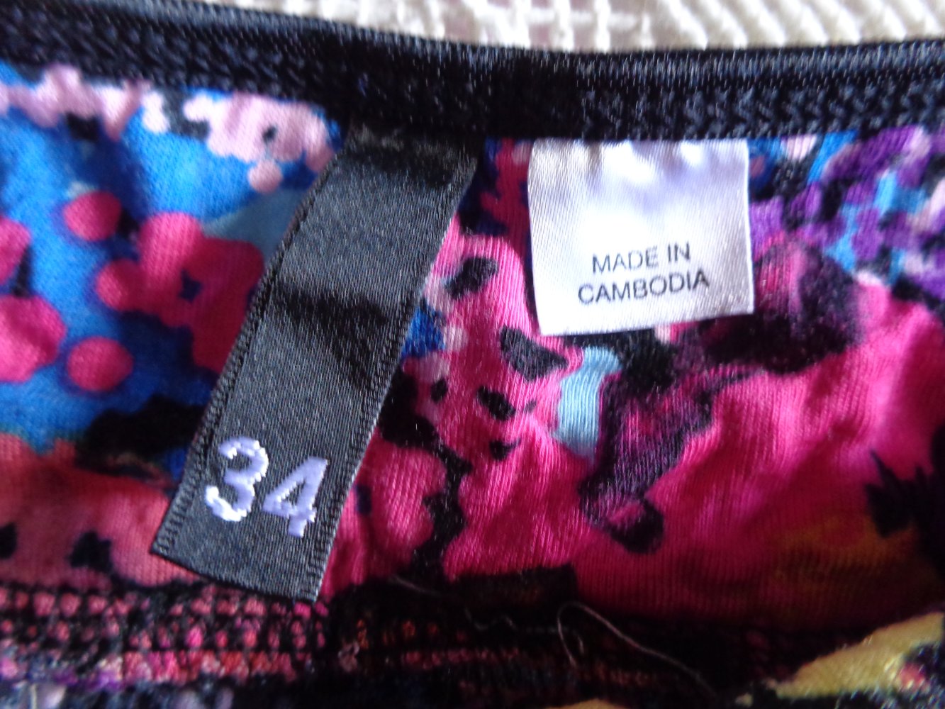 Vintage - Top, Trägerhemd, Gr. 34 bzw. ca. Gr. XS, schwarz/bunt, Blumenmuster, H&M devided