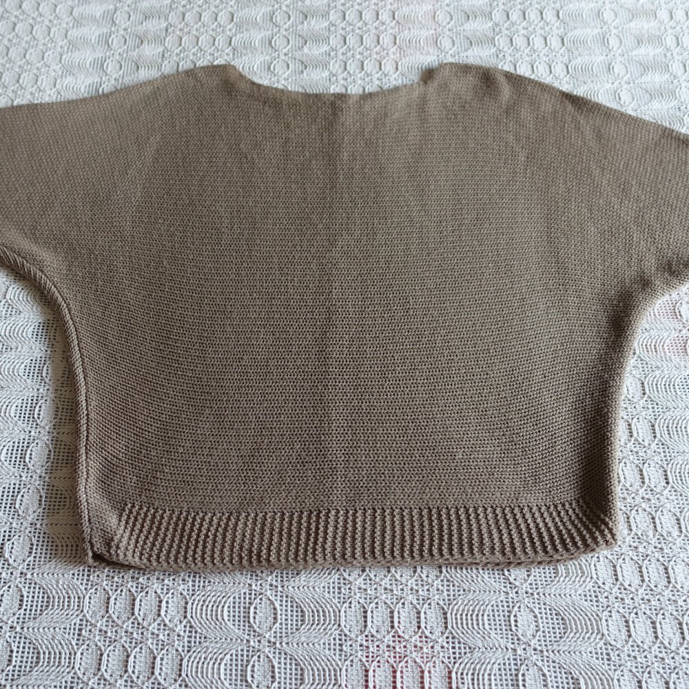 Pullover, Strickpullover, beige mit Goldschrift, ca. Gr. S bzw. ca. Gr. 36