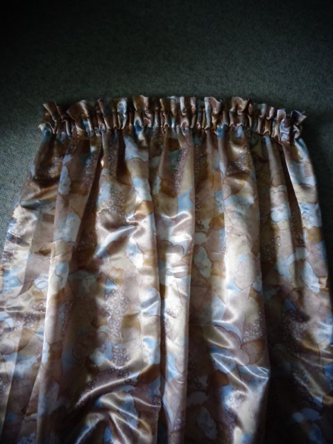 Gardinen Übergardinen, vermutlich Polyester, Brauntöne, 2 Schals 19,00 Euro