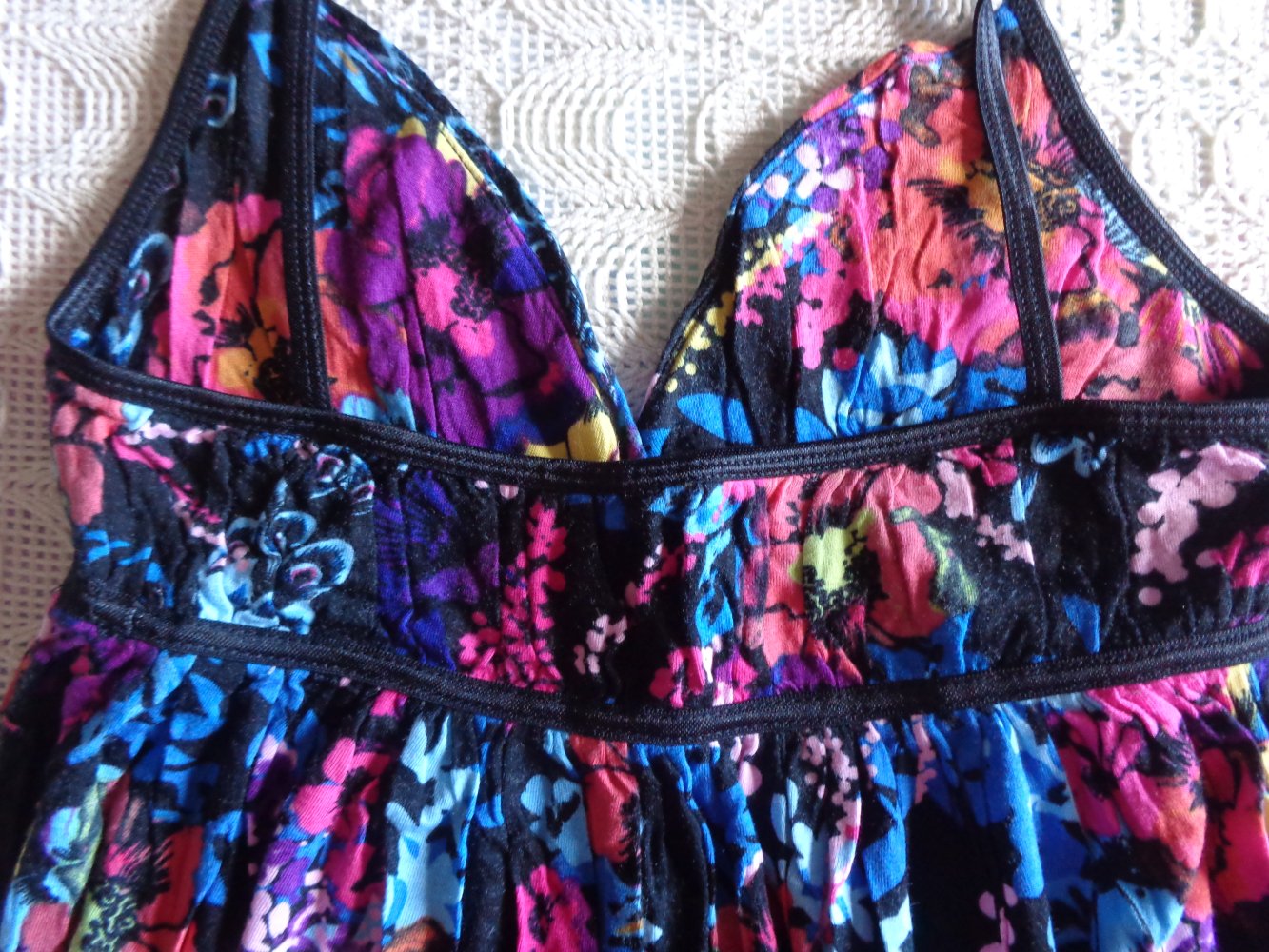 Vintage - Top, Trägerhemd, Gr. 34 bzw. ca. Gr. XS, schwarz/bunt, Blumenmuster, H&M devided