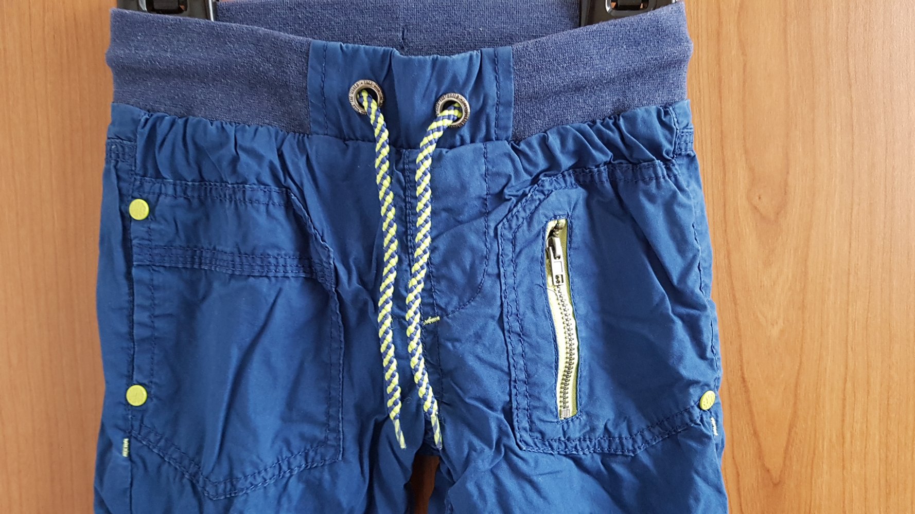 leicht gefütterte Hose/ Stoffhose/ Jogginghose Gr. 104
